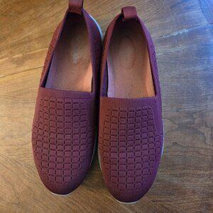 Comfortable walking Easy Spirit Slip-Ons. 7
